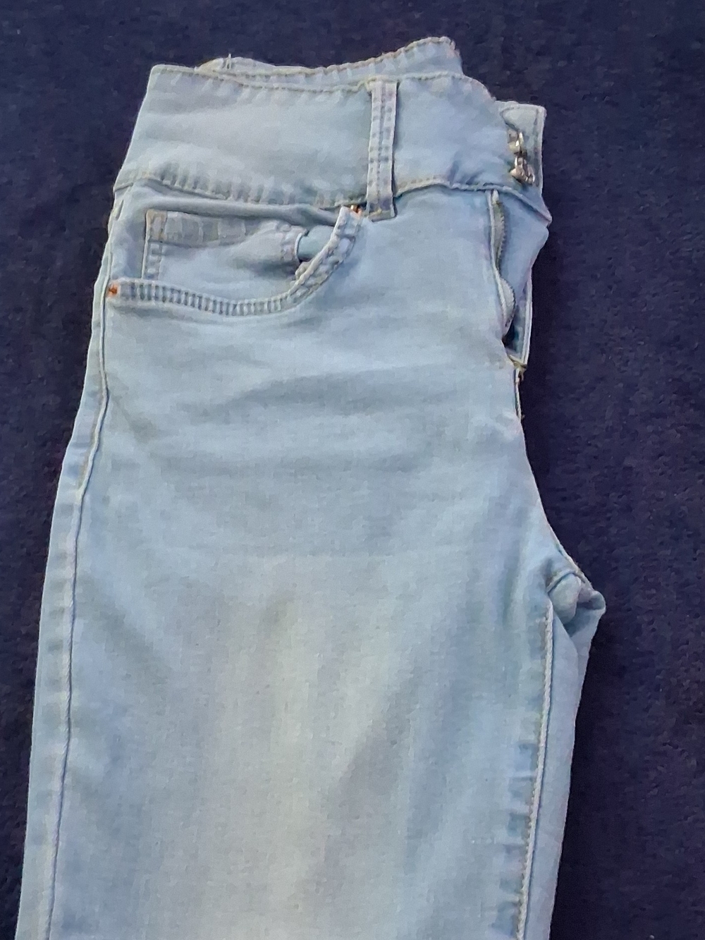 High-Rise Light Blue Women’s Jeans – Slim Fit
